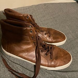 Brown Old Navy shoes.